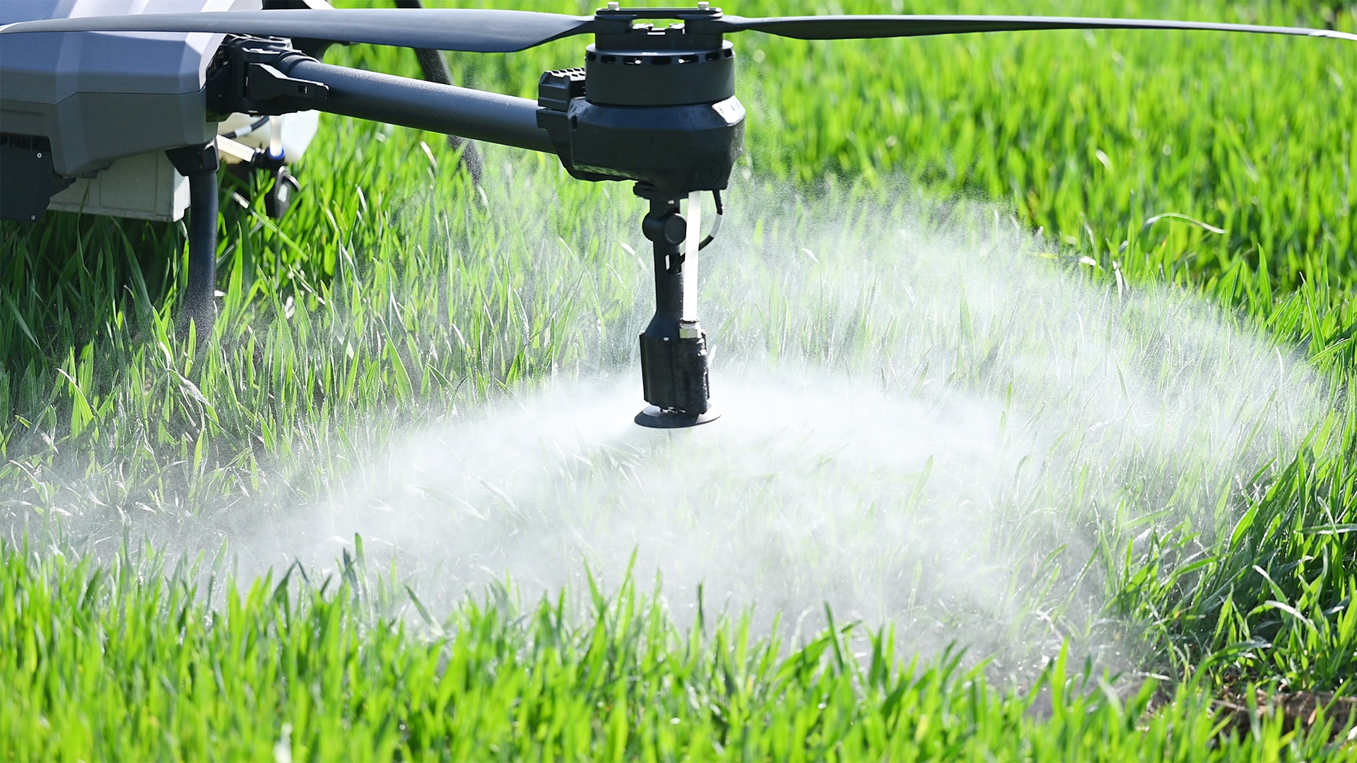 Fine atomizing spray system